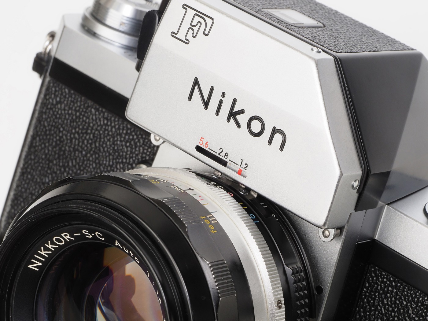 Nikon F 白フォトミック FTN ブラックファインダーファインダー内のチリ混入あり