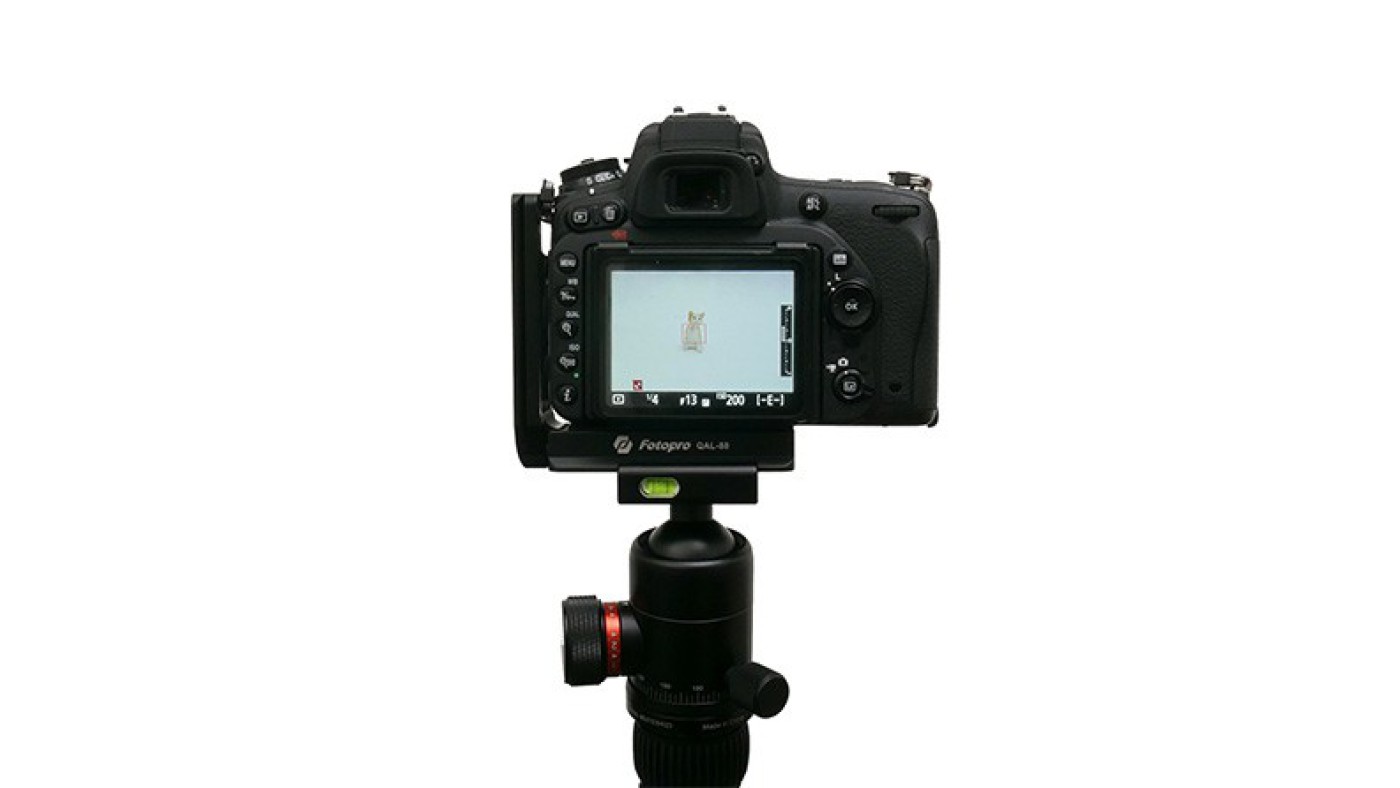 浅沼商会、幅広いサイズのカメラに対応する汎用L型プレート（アルカ 