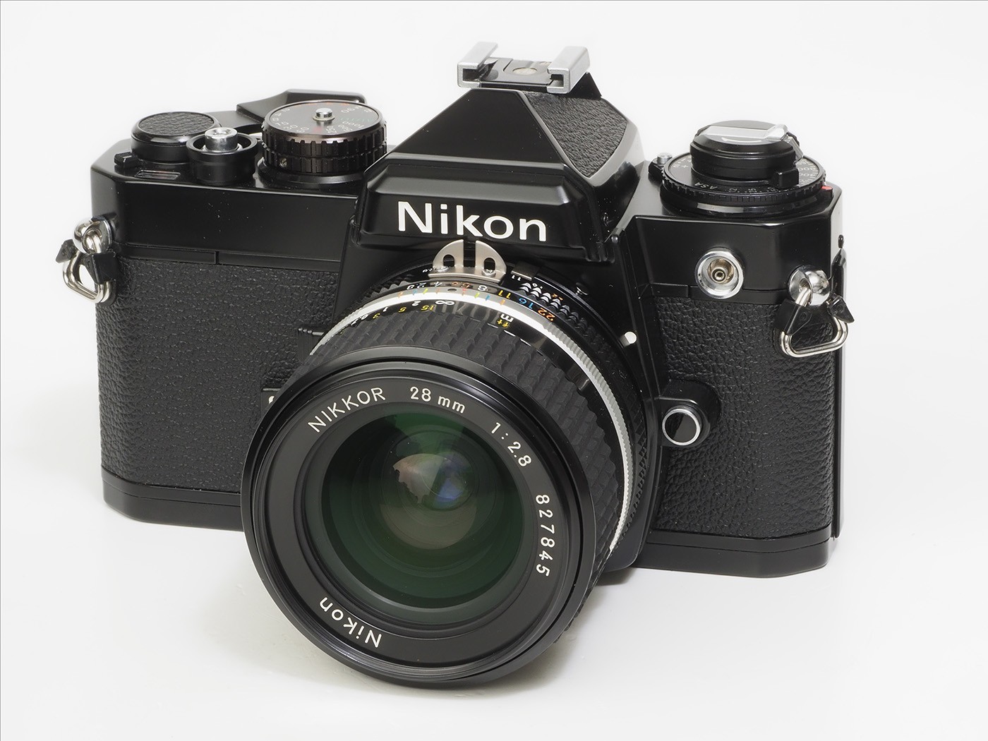 Nikon/ニコン FE  （美品、付属品多数）