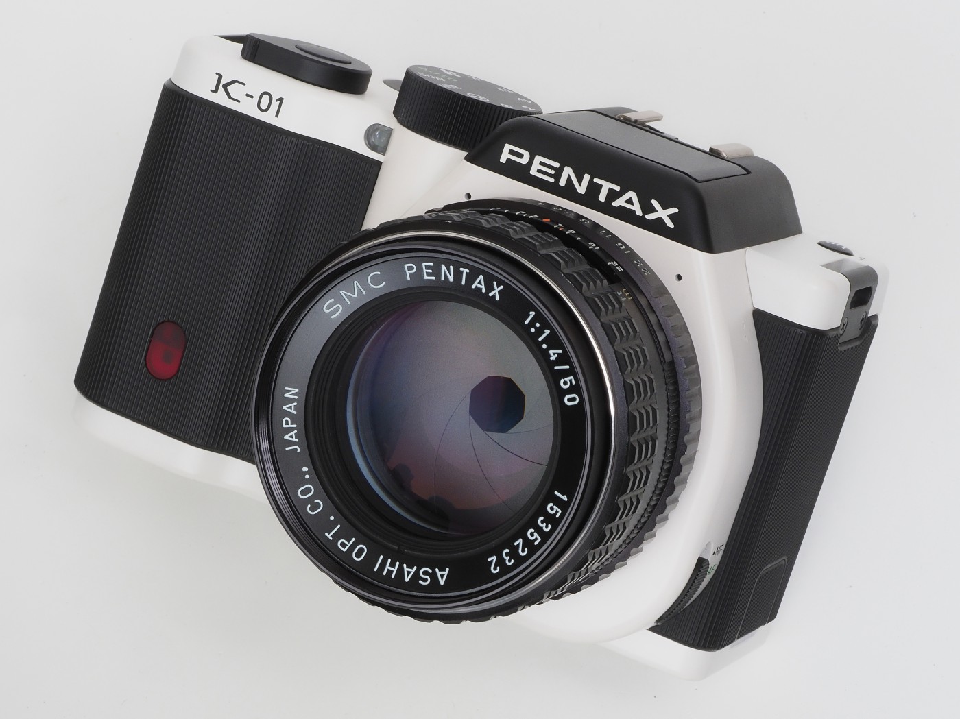 PENTAX K-01 Wズームキット WHITE X BLACK